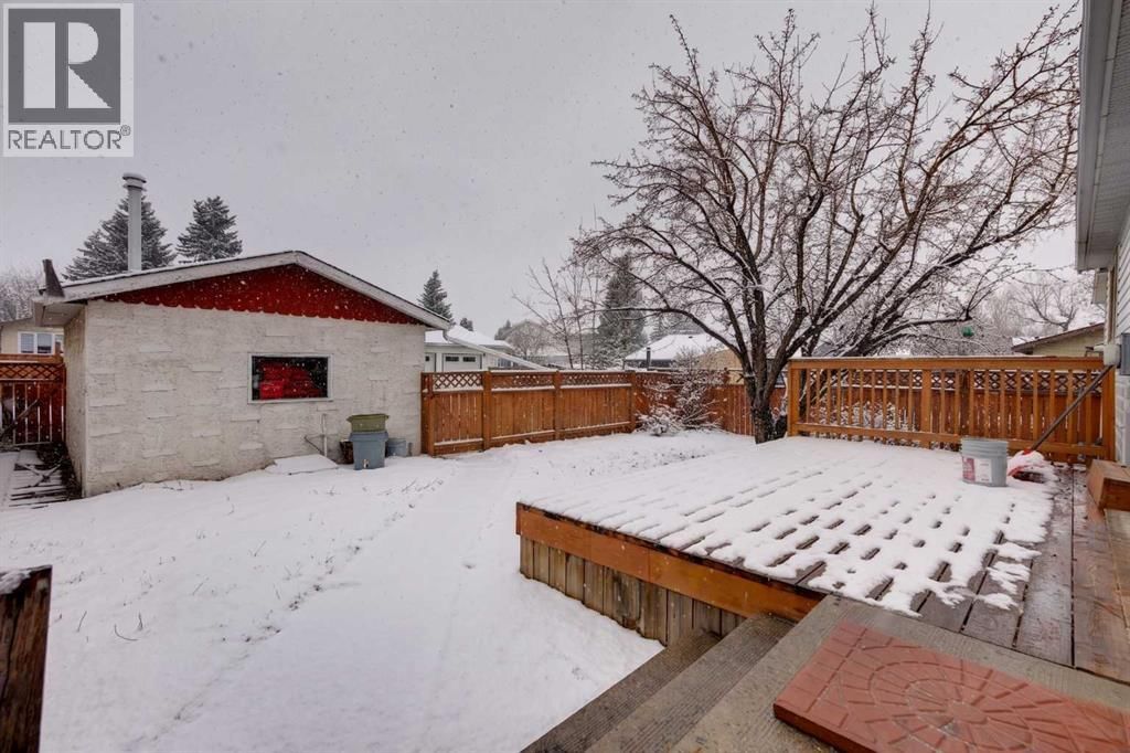 41 ALPINE CRESCENT SOUTHEAST Image 25