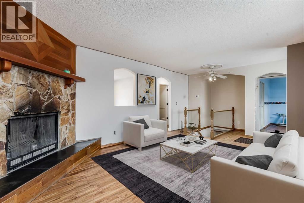 41 ALPINE CRESCENT SOUTHEAST Image 4