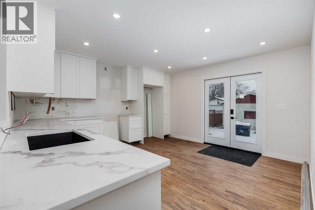 41 ALPINE CRESCENT SOUTHEAST Image 5