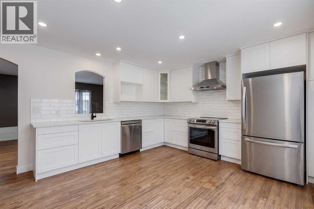 41 ALPINE CRESCENT SOUTHEAST Image 8