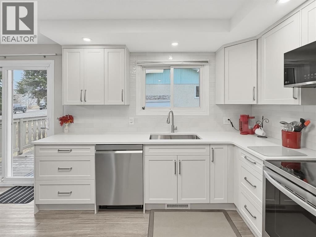 5336 52 CLOSE Image 5