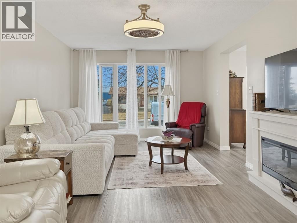 5336 52 CLOSE Image 8