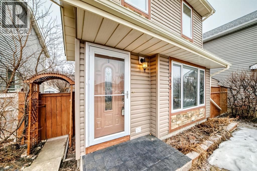 255 FALSHIRE WAY NORTHEAST Image 2