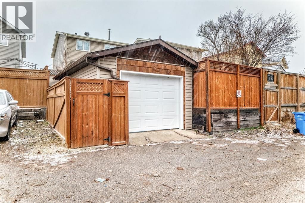 255 FALSHIRE WAY NORTHEAST Image 32