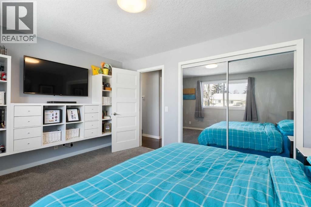 172 RUNDLEFIELD CRESCENT NORTHEAST Image 11