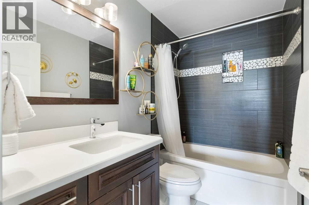 172 RUNDLEFIELD CRESCENT NORTHEAST Image 14