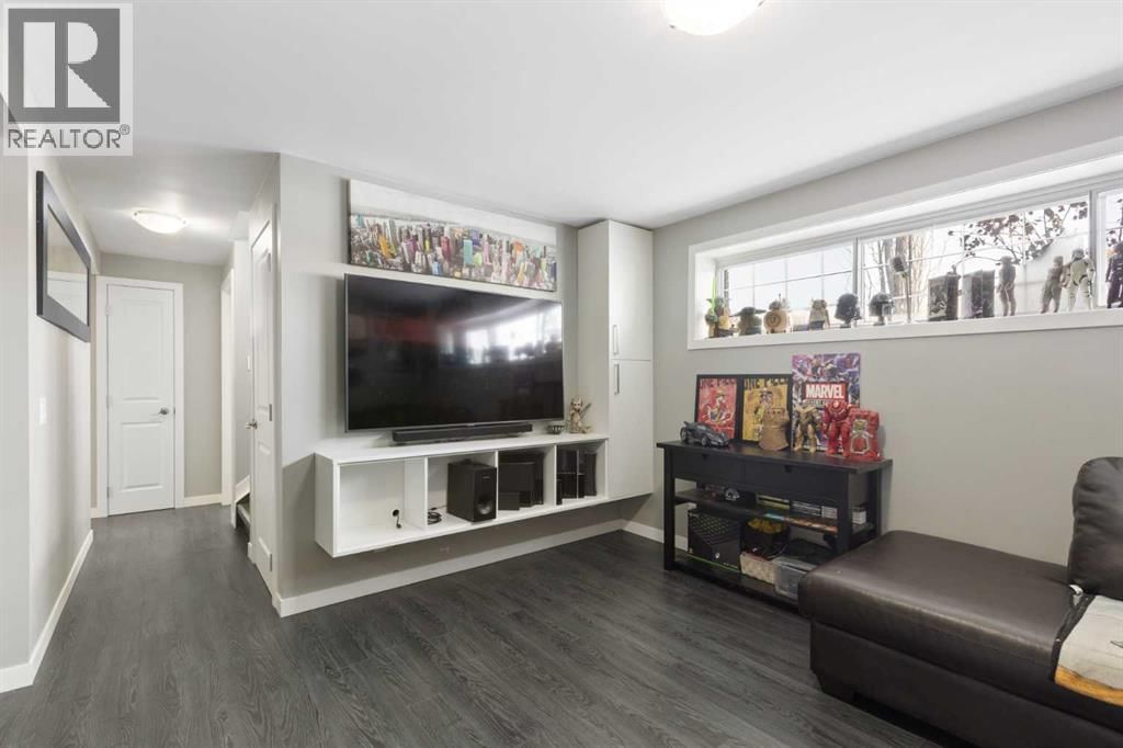 172 RUNDLEFIELD CRESCENT NORTHEAST Image 15