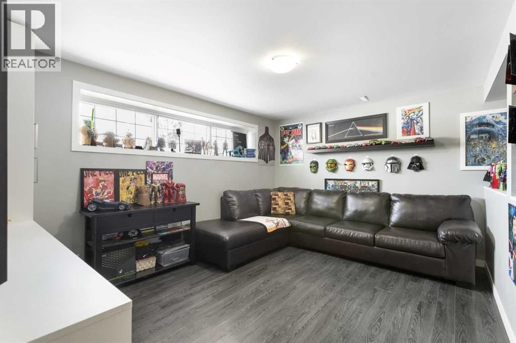 172 RUNDLEFIELD CRESCENT NORTHEAST Image 16