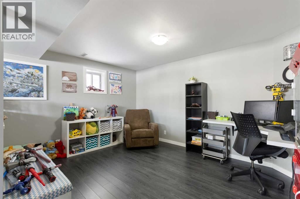 172 RUNDLEFIELD CRESCENT NORTHEAST Image 18