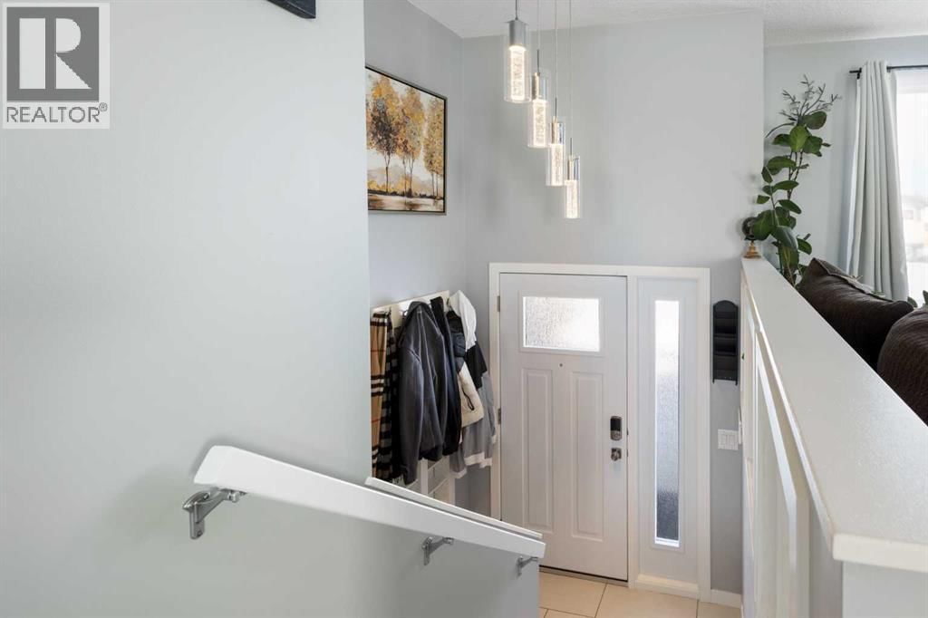 172 RUNDLEFIELD CRESCENT NORTHEAST Image 2