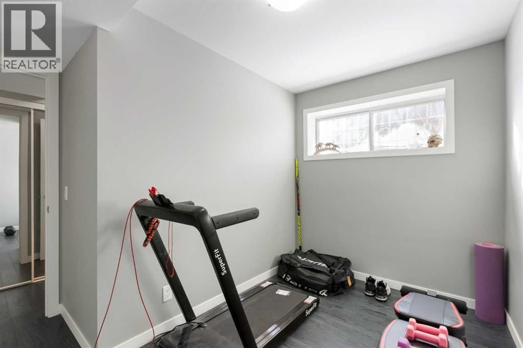 172 RUNDLEFIELD CRESCENT NORTHEAST Image 23