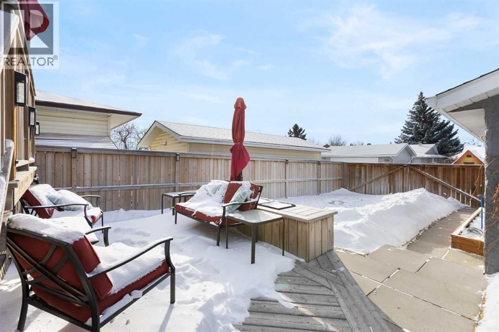 172 RUNDLEFIELD CRESCENT NORTHEAST Image 28