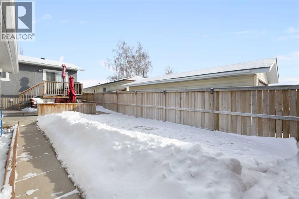 172 RUNDLEFIELD CRESCENT NORTHEAST Image 31