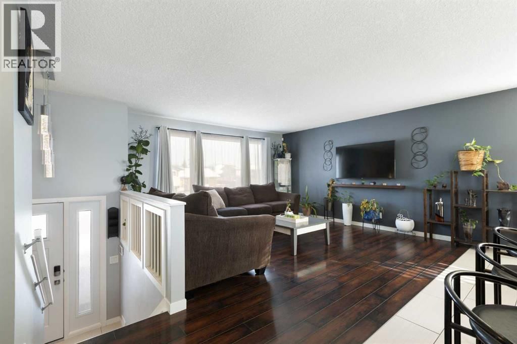 172 RUNDLEFIELD CRESCENT NORTHEAST Image 4