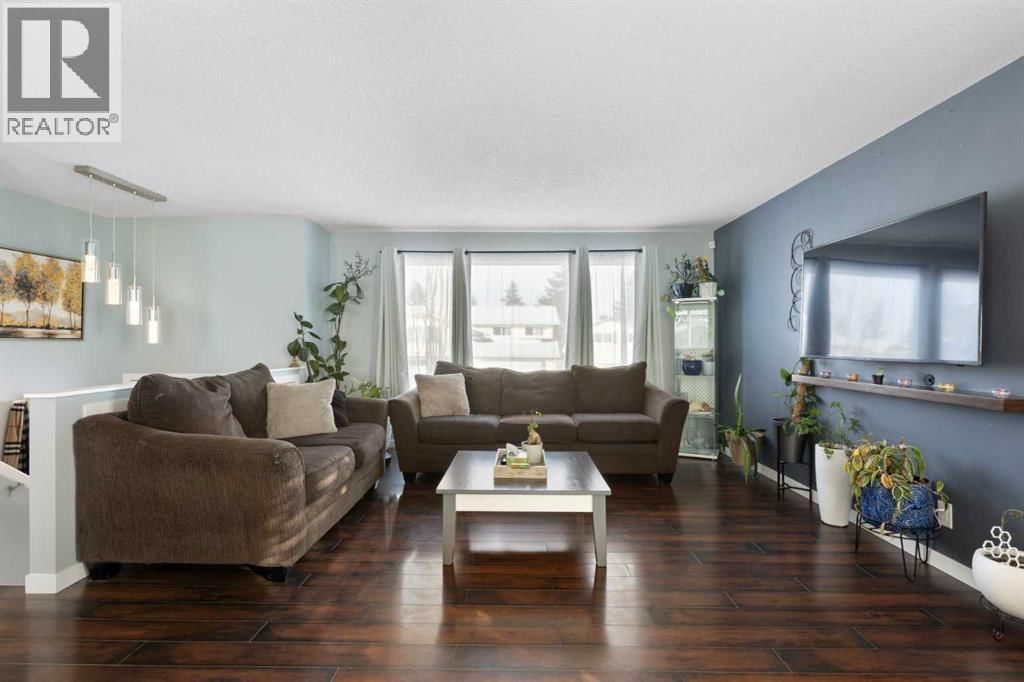 172 RUNDLEFIELD CRESCENT NORTHEAST Image 5