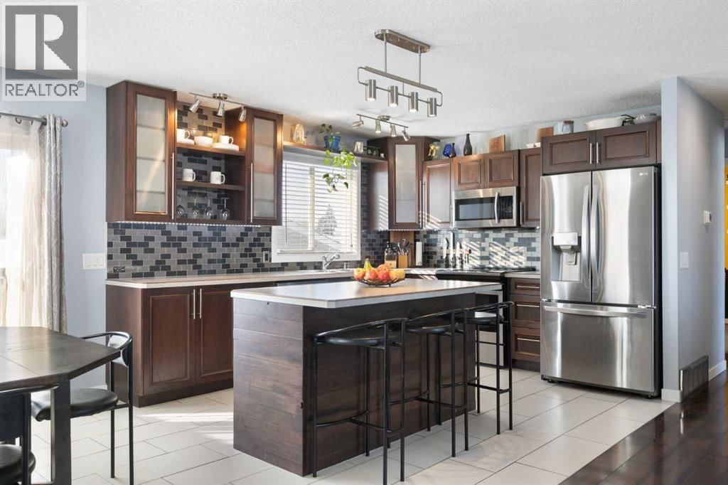 172 RUNDLEFIELD CRESCENT NORTHEAST Image 6