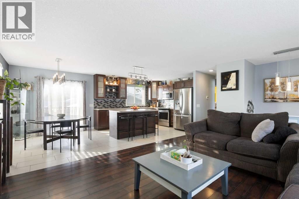 172 RUNDLEFIELD CRESCENT NORTHEAST Image 7