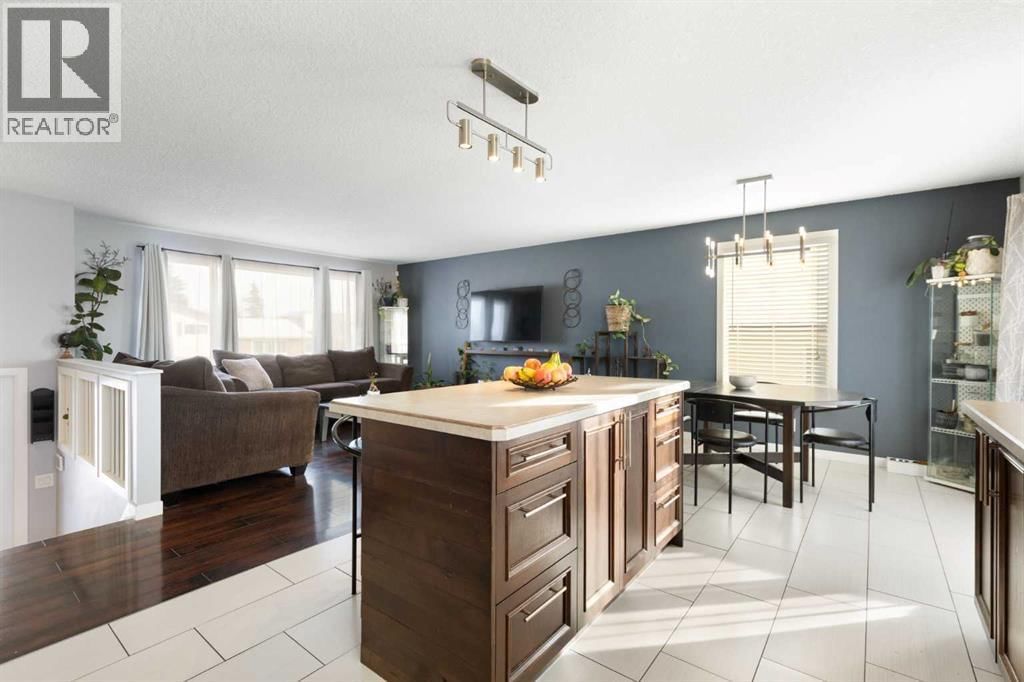 172 RUNDLEFIELD CRESCENT NORTHEAST Image 8