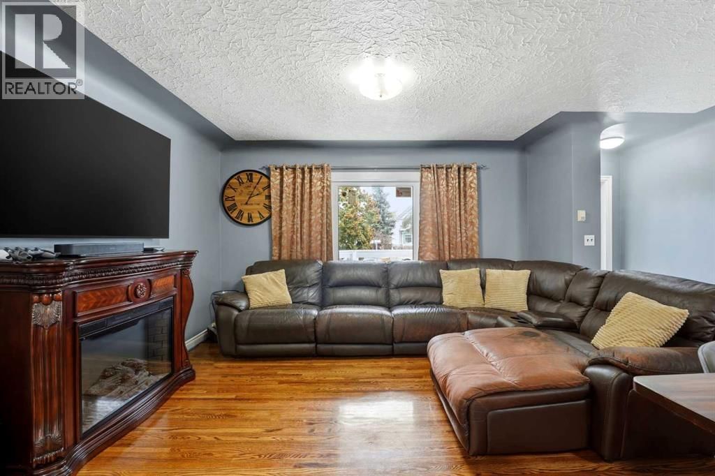 4624 49 STREET Image 5