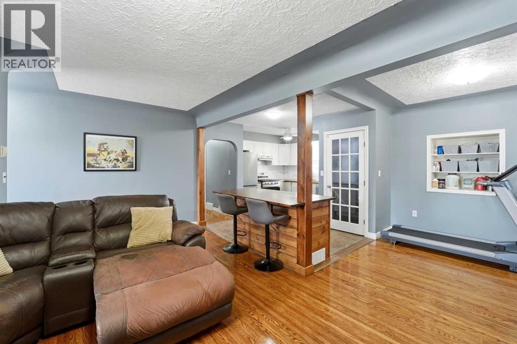 4624 49 STREET Image 6