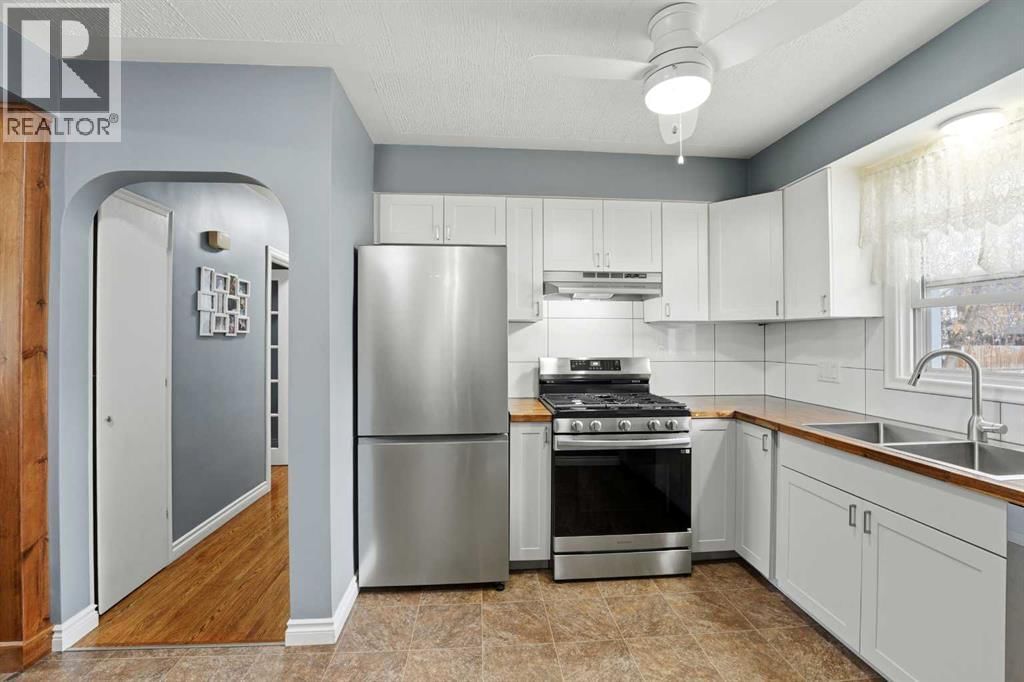 4624 49 STREET Image 8