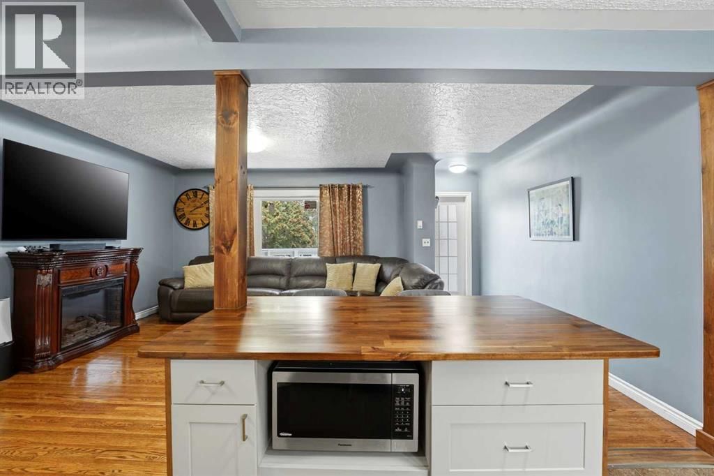 4624 49 STREET Image 9