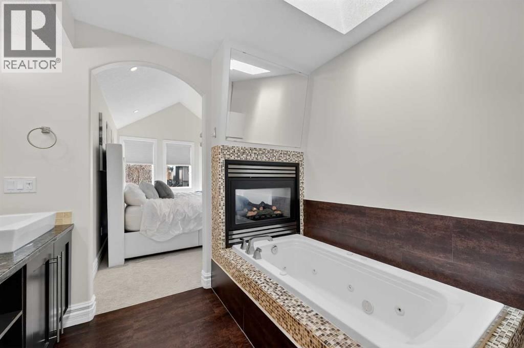 1924 48 AVENUE SOUTHWEST Image 24