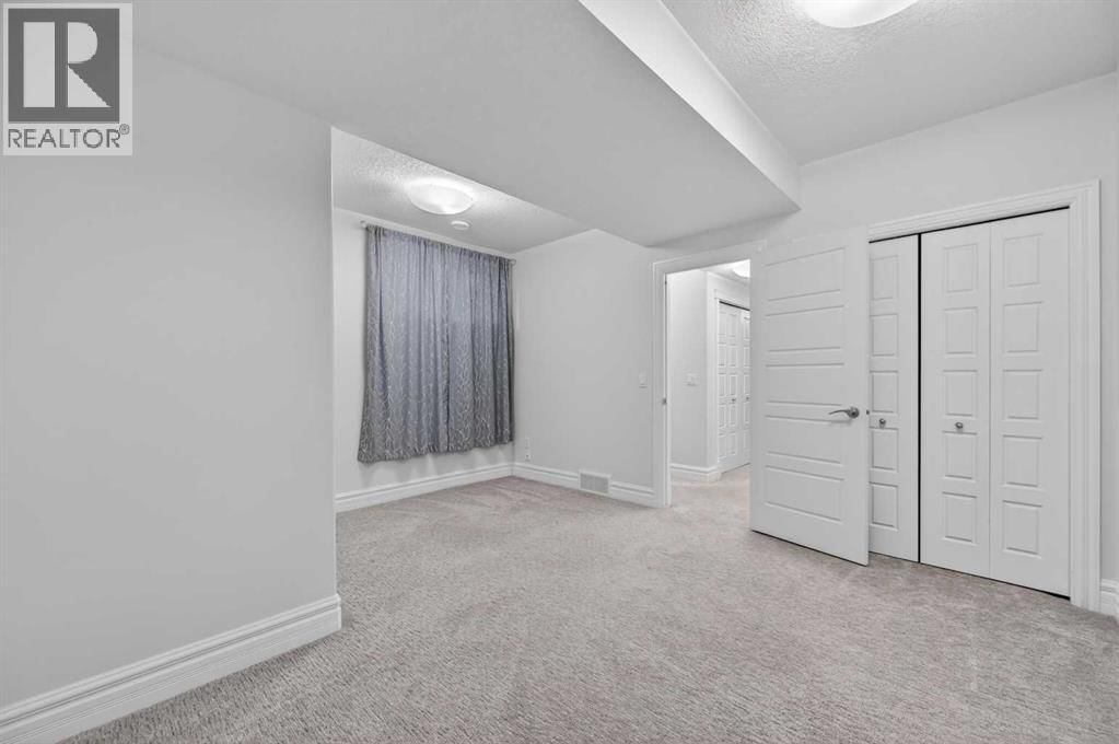 1924 48 AVENUE SOUTHWEST Image 34