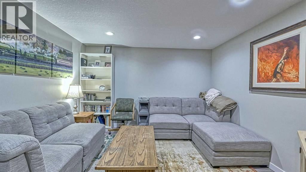 64 MIDGLEN DRIVE SOUTHEAST Image 27