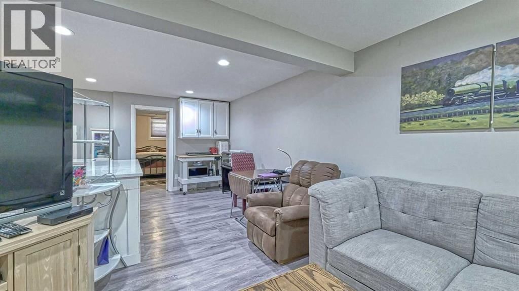 64 MIDGLEN DRIVE SOUTHEAST Image 28