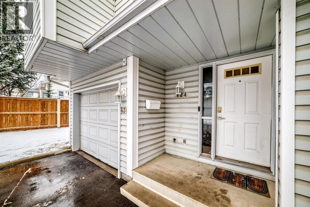 424 HAWKSTONE MANOR NORTHWEST Image 2