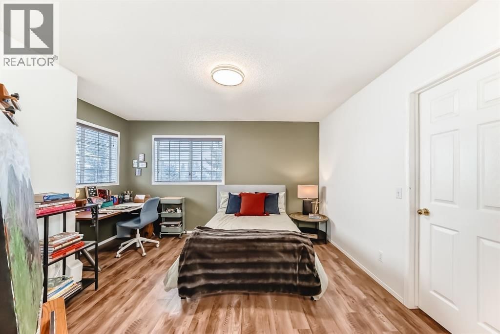 424 HAWKSTONE MANOR NORTHWEST Image 25