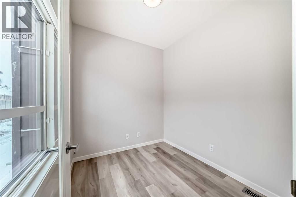 42 CRANBROOK GARDENS SOUTHEAST Image 24