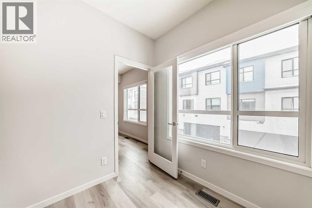 42 CRANBROOK GARDENS SOUTHEAST Image 25