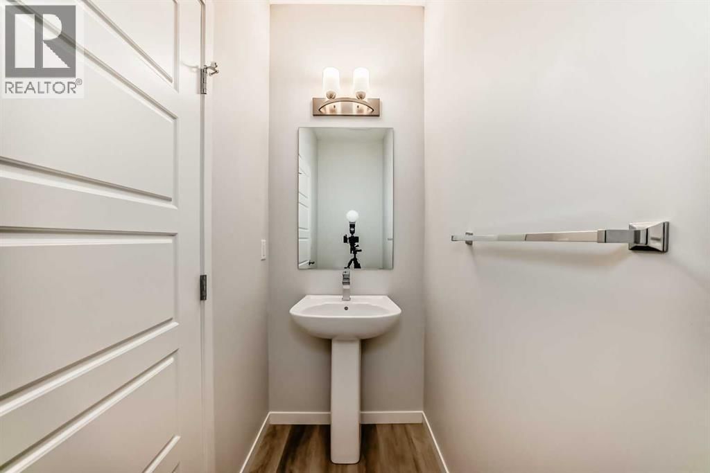 42 CRANBROOK GARDENS SOUTHEAST Image 26