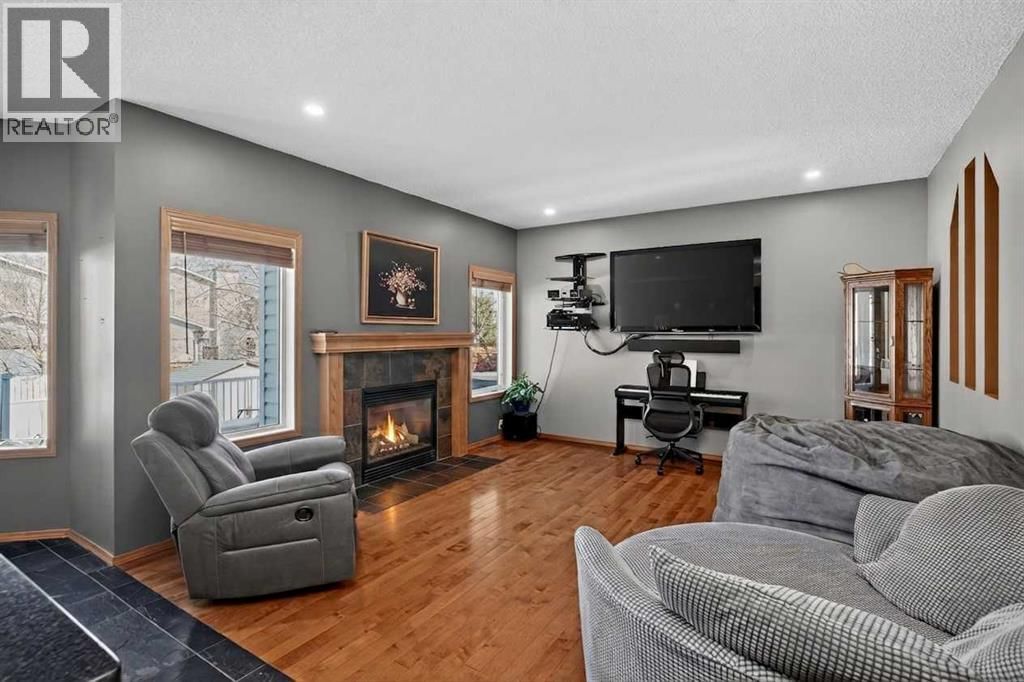 81 RIVERWOOD CRESCENT SOUTHEAST Image 2