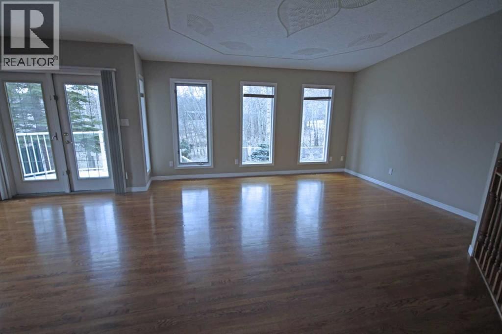 25 WILLOW SPRINGS CRESCENT Image 18