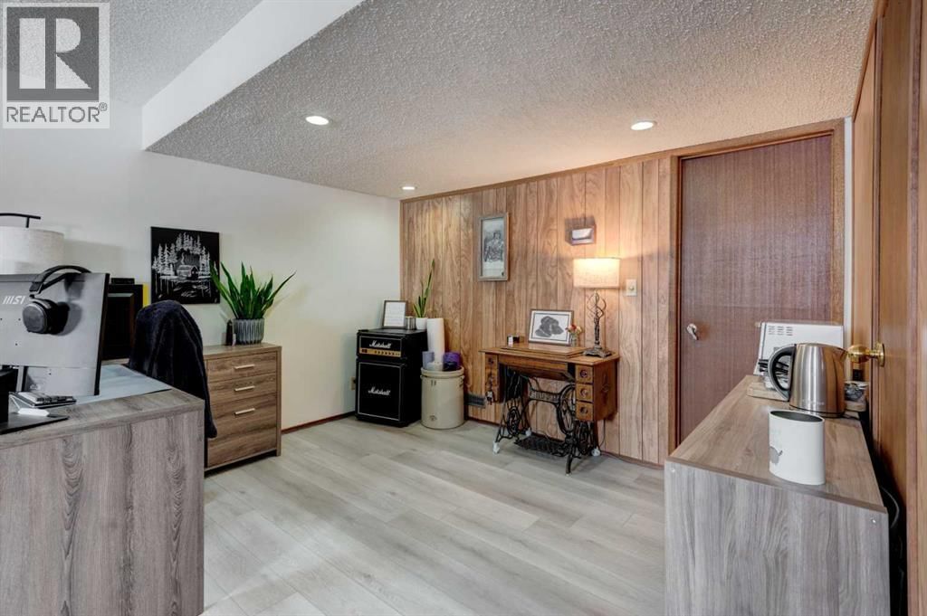 1204 RANCHLANDS BOULEVARD NORTHWEST Image 21