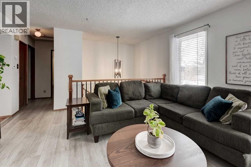 1204 RANCHLANDS BOULEVARD NORTHWEST Image 4