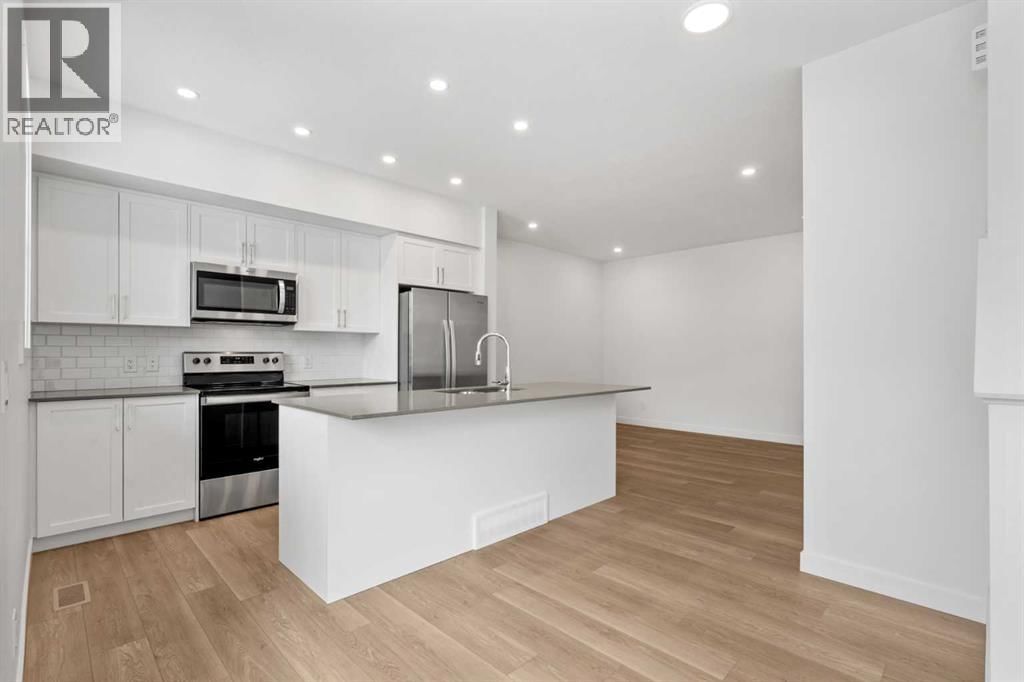 65 BELVEDERE POINT SOUTHEAST Image 3