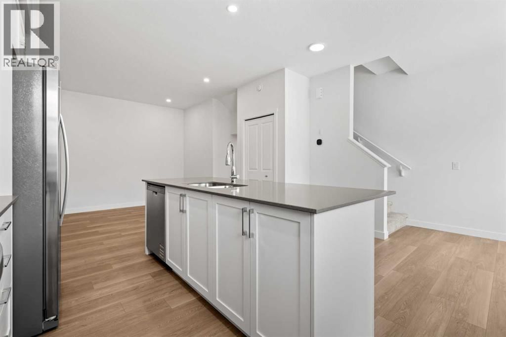 65 BELVEDERE POINT SOUTHEAST Image 4