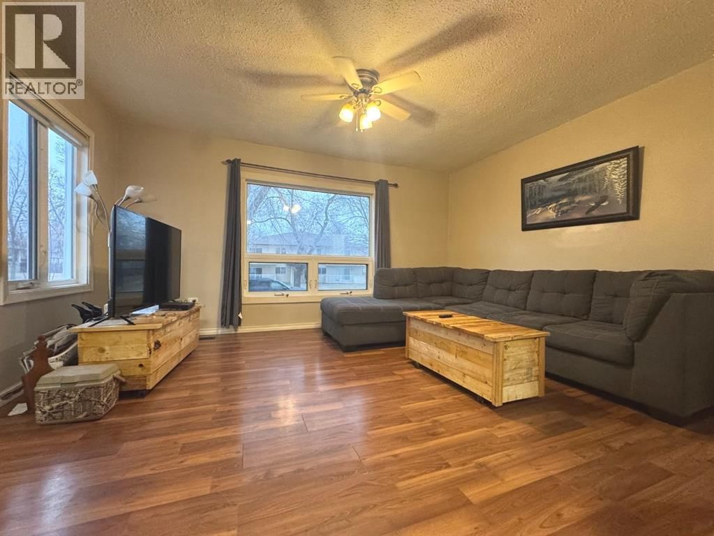 5319 47 AVENUE Image 2