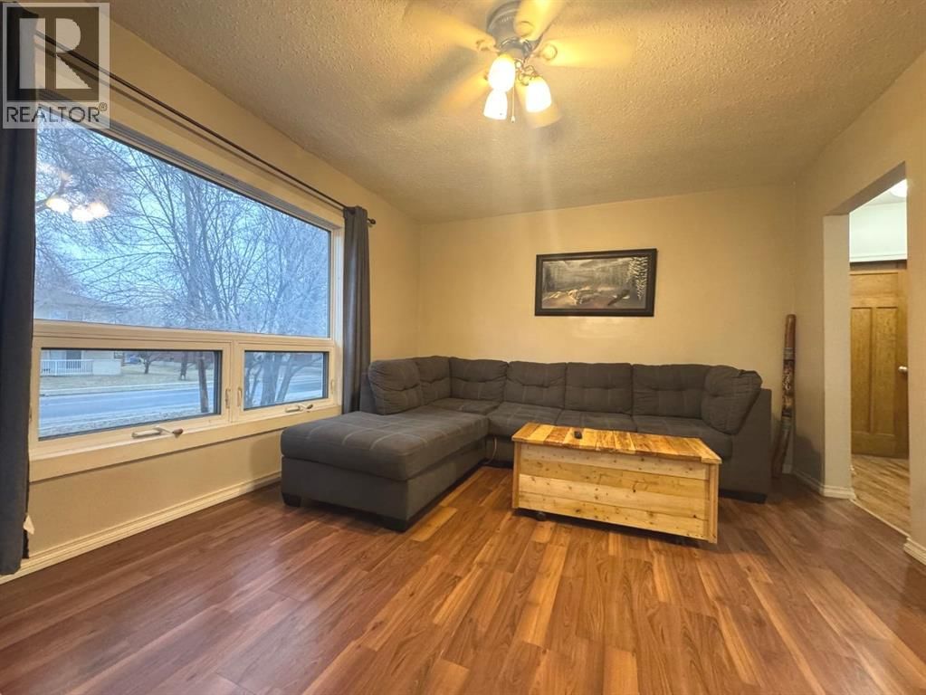 5319 47 AVENUE Image 3