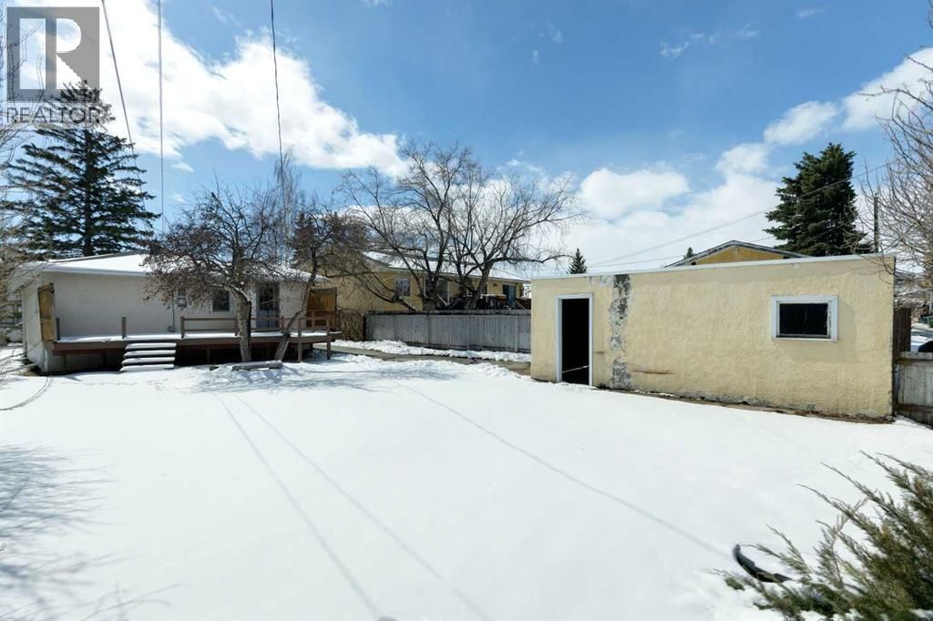 8312 47 Avenue property photo