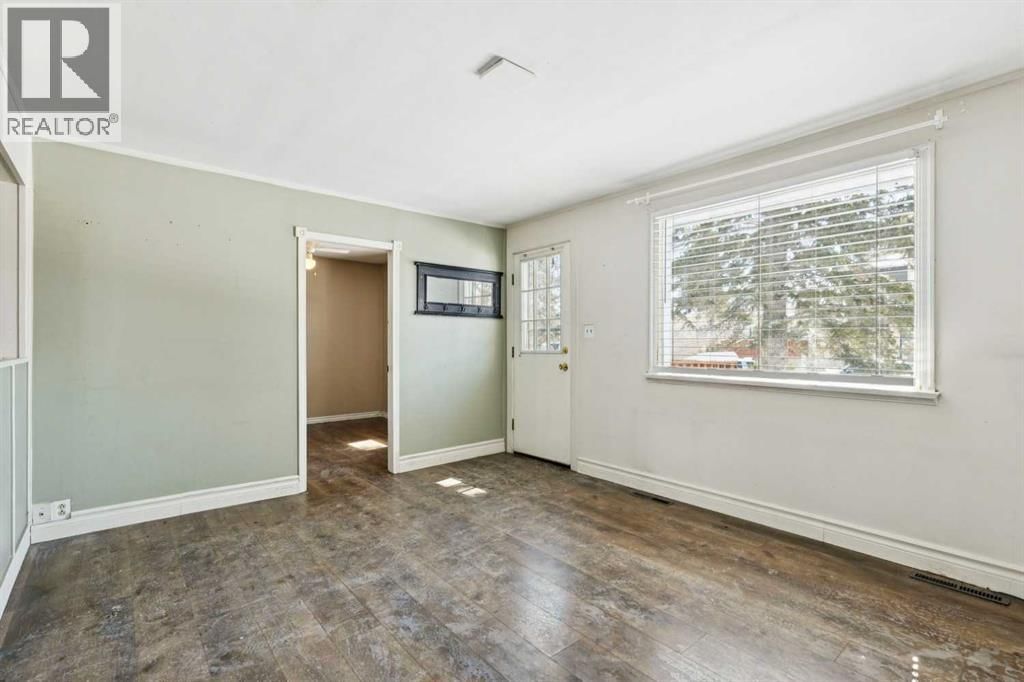 8312 47 Avenue property photo