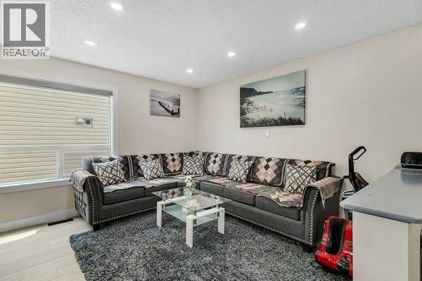 16 SADDLETREE CLOSE NORTHEAST Image 12