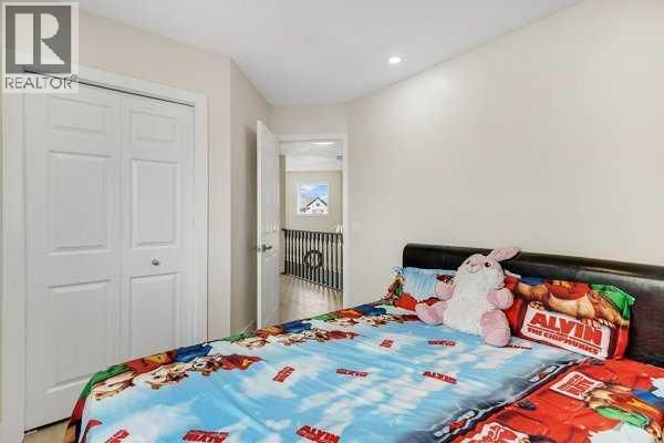 16 SADDLETREE CLOSE NORTHEAST Image 32