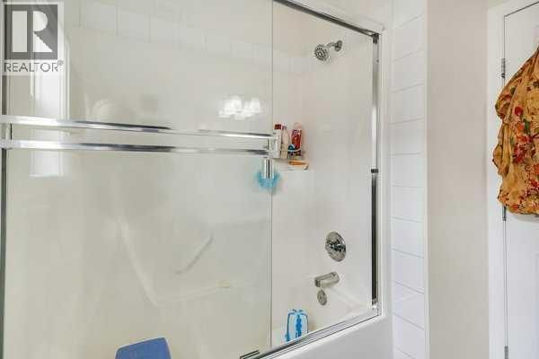 16 SADDLETREE CLOSE NORTHEAST Image 34