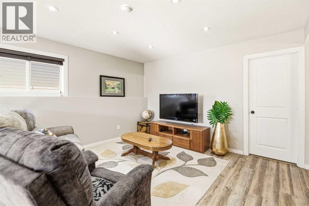 60 GARDEN ROAD Image 19