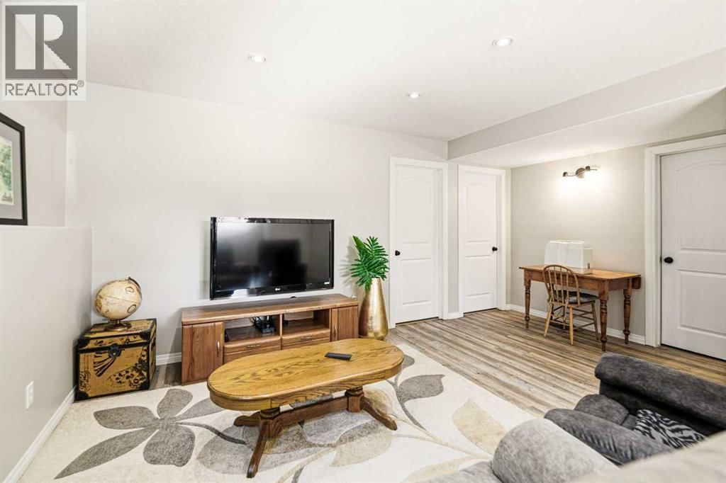 60 GARDEN ROAD Image 20